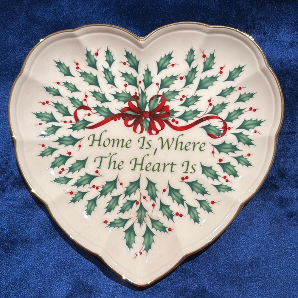 Lenox Heart Plate "Home is Where the Heart Is" Holly Berry and Ribbon Dish